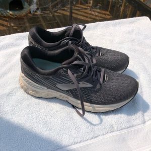Brooks Adrenaline GTS 19 size 11 woman’s gray